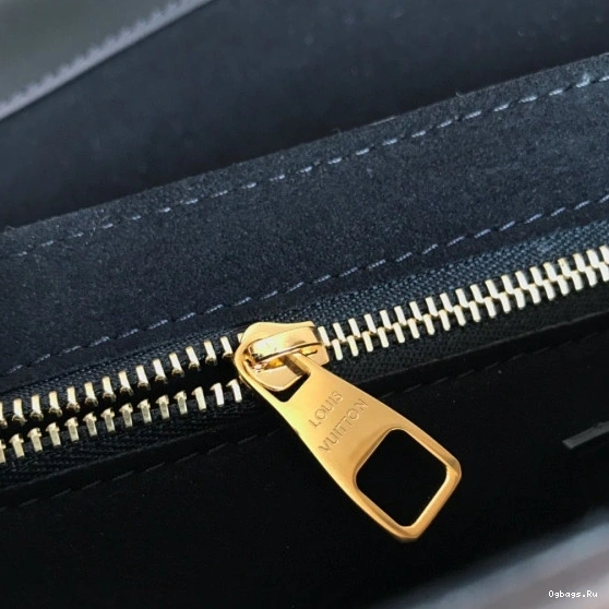 HANDLE ONE Louis Vuitton 0407
